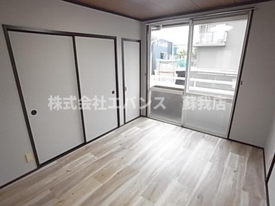 【寝室】 | フレグランス・ツエム | 広くて明るい寝室