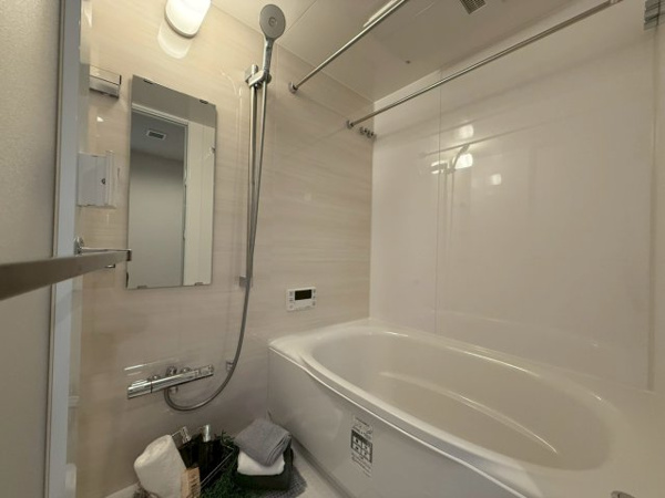 【浴室】 | 浴室冷暖房付き乾燥機が付いていますので、雨の日の洗濯ものも安心です。