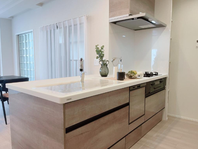 ワコーレ神戸本山ガーデンズのキッチン|食洗器、浄水器付、ガラストップコンロ採用