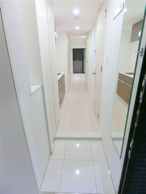 ブライズ大森東SEIの玄関|うれしい姿見鏡付きの玄関！