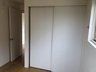 【居間・リビング】 | ビレッジ都町Ⅱ | ゆったり過ごせる居間です