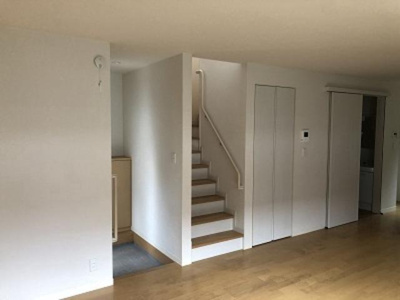 【居間・リビング】 | ビレッジ都町Ⅱ | ゆったり過ごせる居間です