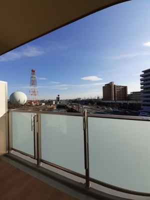 【バルコニー】 | フォーシーズン千葉 | 暖かな日差しのふりそそぐバルコニー