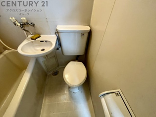 浴室内にトイレがあります☆