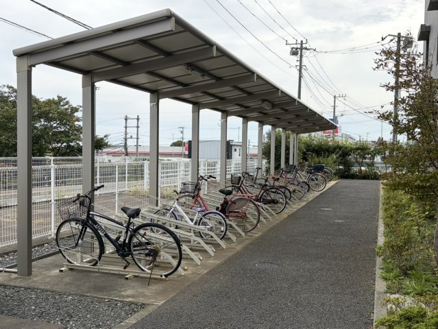 アネージュ鮎川イーストヴィラの駐輪場