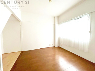 寝室…リラックスできるプライベート空間で、快適な睡眠をサポート。個人の好みに合わせたインテリアや寝具で心地良さを追求。プライベートな時間を過ごし、リフレッシュする場所におすすめです。