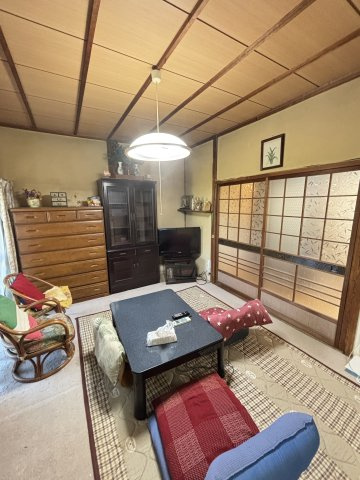 【居間・リビング】 | 山鹿市久原 | ☆1階居間☆家族で団らんの時間を過ごせる落ち着いた雰囲気☆
