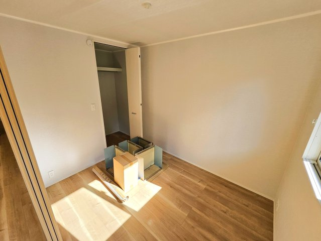 ローズガーデンの洋室