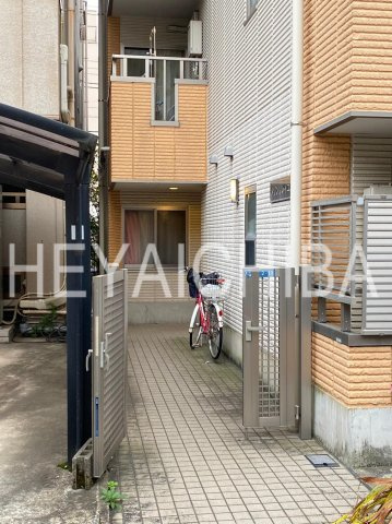 メゾンソレイユ浅草のエントランス