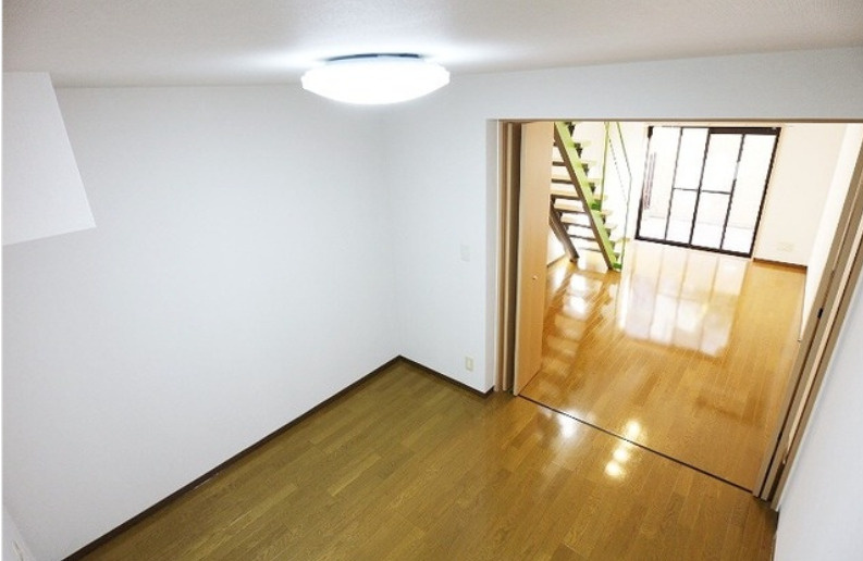 ユーコート上用賀　メゾネット　ペット相談　礼金0の居間・リビング