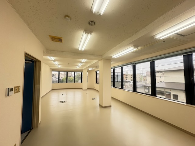 TSビルVのロビー
