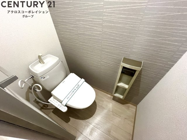 バストイレ別　温水洗浄便座付き