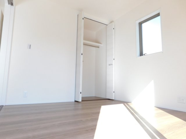 名古屋市中川区戸田２丁目の新築一戸建の収納|◇１階洋室◇　　南面で明るい洋室４．５帖　全居室収納完備！　リビングの続き間としても利用できます♪