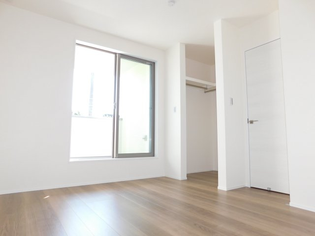 名古屋市中川区戸田２丁目の新築一戸建の洋室|◇２階洋室◇　　南面で明るい洋室６．２５帖　ウォークインクローゼット完備！　インナーバルコニー付き♪