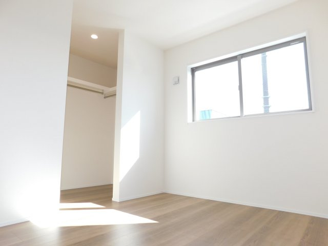 名古屋市中川区戸田２丁目の新築一戸建の洋室|◇２階洋室◇　　南面で明るい洋室５．２５帖　ウォークインクローゼット完備！