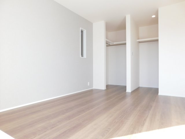 名古屋市中川区戸田２丁目の新築一戸建の洋室|◇２階洋室◇　　南面で明るい洋室７．０帖　ウォークインクローゼット２ヶ所完備！　バルコニー付き♪