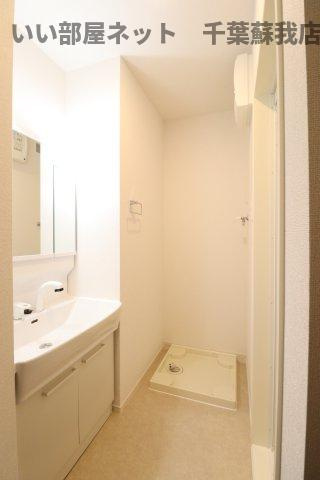 ヴィラ・オアシスの洗面所|ゆったりとスペースのある洗面所