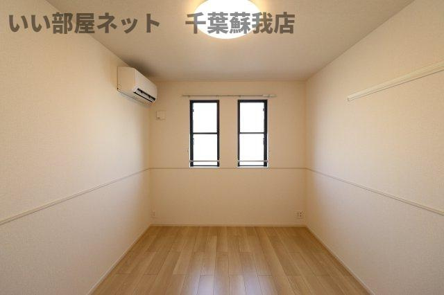 ヴィラ・オアシスの洋室|落ち着いた色調の洋室です