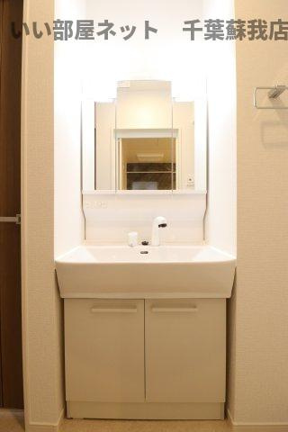 ヴィラ・オアシスの洗面所|朝の準備に活躍する、洗髪洗面化粧台！