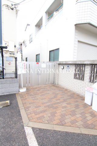 レオネクストワイケージーのエントランス