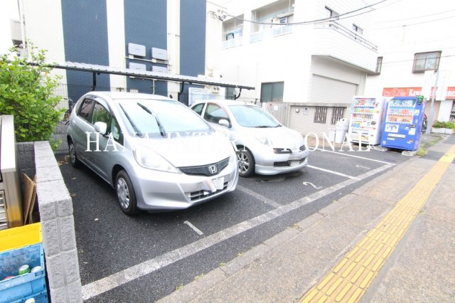 レオネクストワイケージーの駐車場