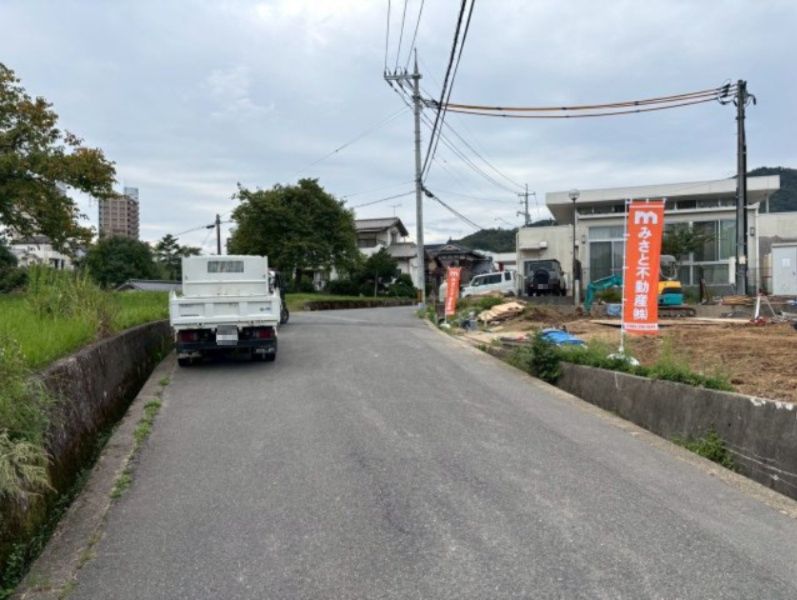 熊野町川角第4の前面道路含む現地写真|前面道路です。