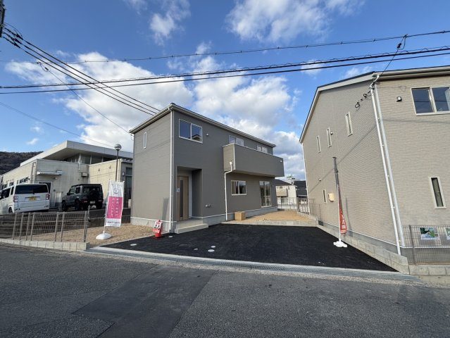 熊野町川角第4の駐車場|駐車スペースを確保した住まい。日常のお出かけや来客時にも安心です。