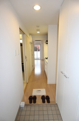 ガーデン千歳船橋の玄関