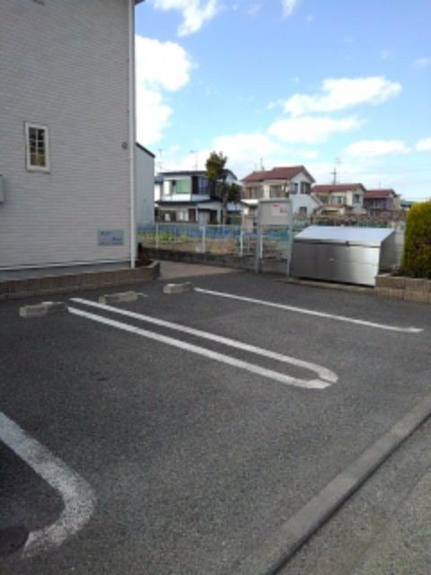 グリーンウッドⅢの駐車場