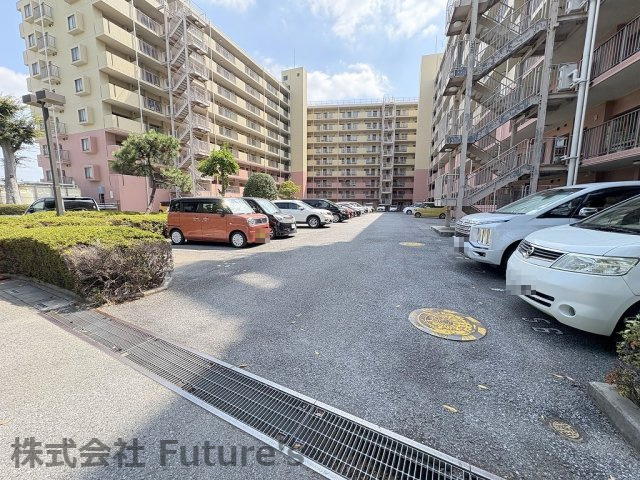 エフローレ新三郷216の駐車場|敷地内駐車場あり（要空き・料金確認）