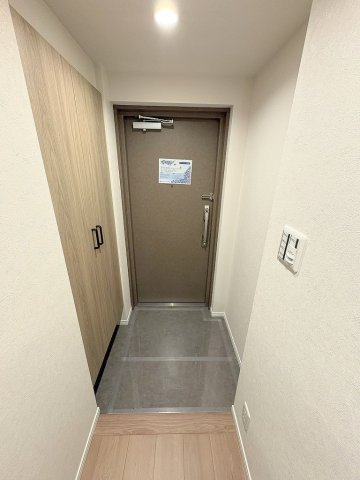 エフローレ新三郷216の玄関|トールタイプのシューズボックスでたっぷり収納出来ます