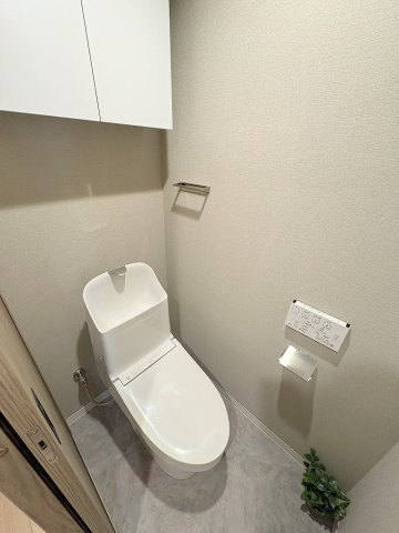 エフローレ新三郷216のトイレ|新規交換済みのトイレです