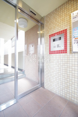 【エントランス】 | リモンターニュ | オートロック付きで安心♪