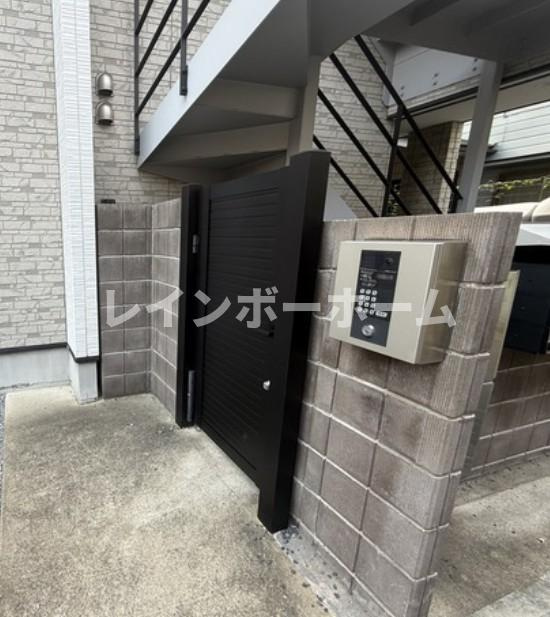 メルディア梅島Ⅲのエントランス