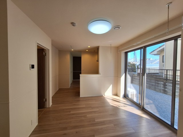 フォーシーズンの居間・リビング|★明るい室内★