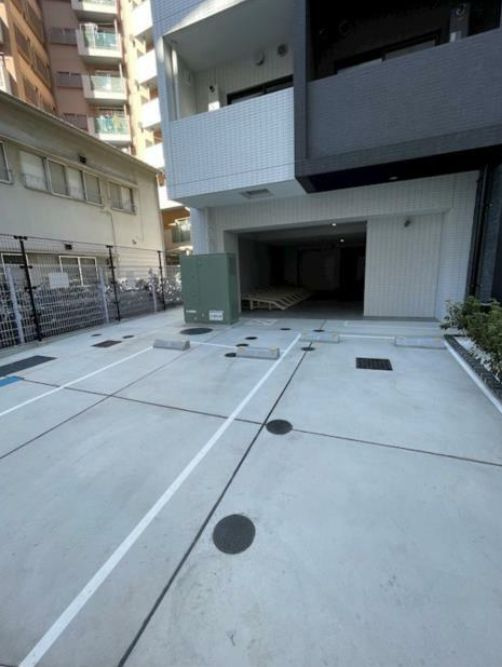 ケリア川口の駐車場