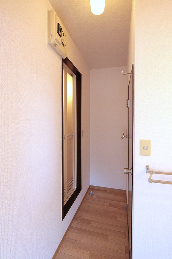 サンライズCのその他|洗濯機置き場　※別部屋反転間取り写真につき若干相違有