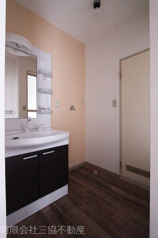 メゾン桐ケ窪Bの洗面所|洗髪洗面台＋洗濯機置き場