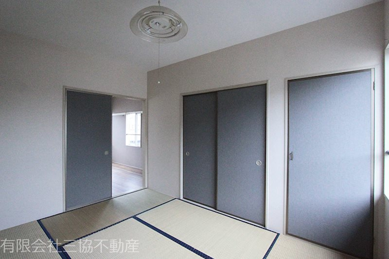 メゾン桐ケ窪Bの寝室|和室6畳　1.5間分の押入れ付き