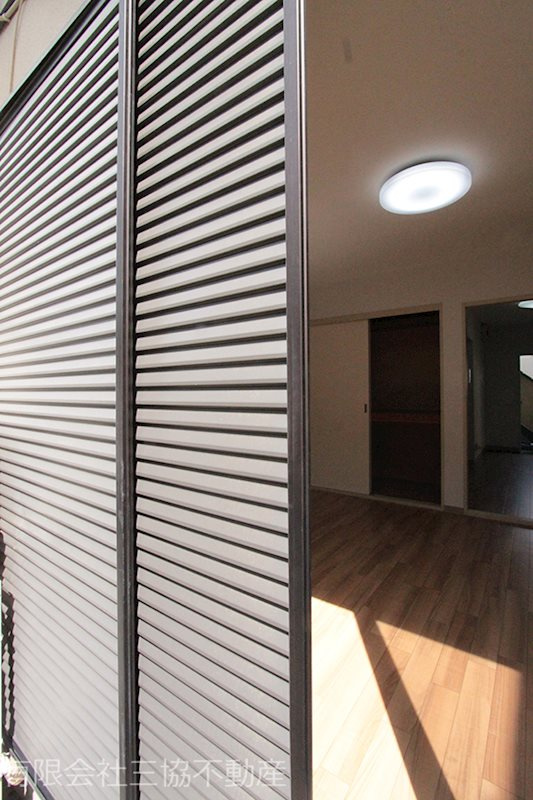 WING　Bのその他共用部分|防犯・日除けとして便利な雨戸付き