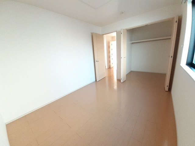 エレガントリヴの洋室