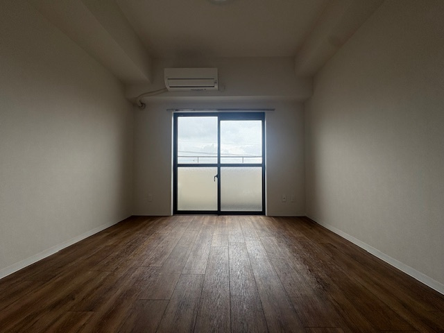 坂戸市日の出町の賃貸マンションの居間・リビング