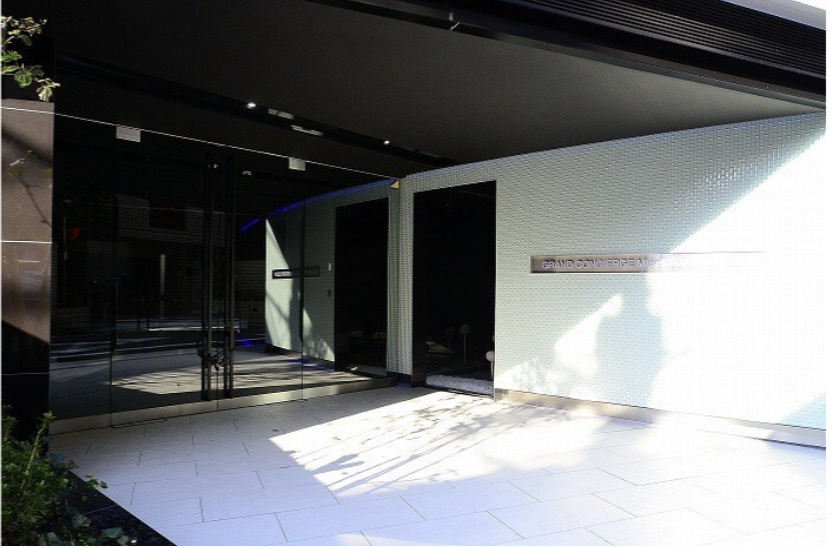 グランドコンシェルジュ三宿アジールコートのエントランス