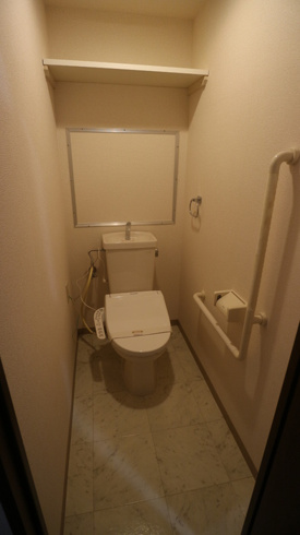 温水洗浄暖房便座付きのトイレです