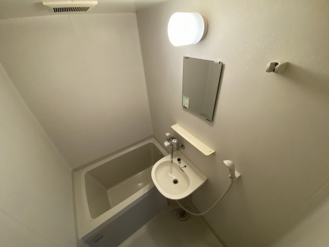 シンプルで機能的なユニットバスです