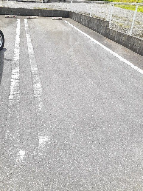 フラワーの駐車場
