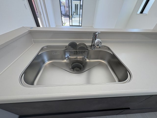 【キッチン】 | 福岡市東区青葉6丁目　A号棟（全2棟）【仲介手数料無料・0円】 | 施工例。施工例は完成時と異なる場合があります。