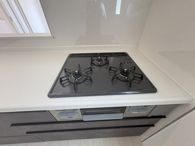 【キッチン】 | 福岡市東区青葉6丁目　A号棟（全2棟）【仲介手数料無料・0円】 | 施工例。施工例は完成時と異なる場合があります。