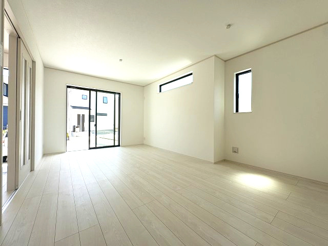 【居間・リビング】 | 福岡市東区青葉6丁目　B号棟（全2棟）【仲介手数料無料・0円】 | 施工例。施工例は完成時と異なる場合があります。