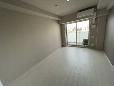 【居間・リビング】 | スプランディッド新大阪EAST | こちらのリビングで趣味の時間をお楽しみください